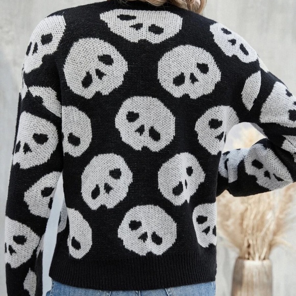 Cozy Skull Print Loose Fit Sweater Top - Picture 4 of 4